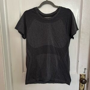 Grey Athleta XL Momentum Seemless Tee
